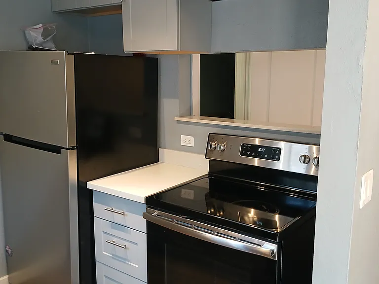 2415 W St #6 — Photo 15