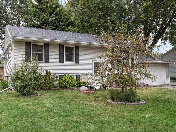 2nd image of 6509 Mosswood Ln NE
