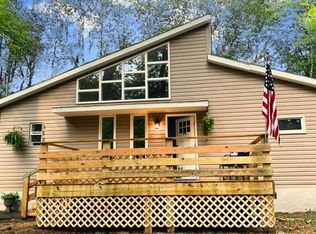 352 Scotch Pine Dr, Pocono Summit, PA