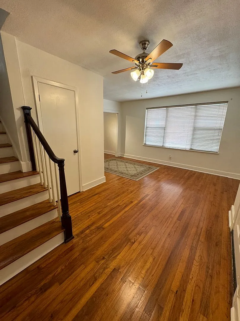 Available Now! The Villa Condo 3 BR Must See — Photo 4