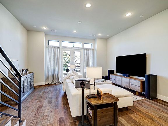 5th image of 5711 Larkin St #B