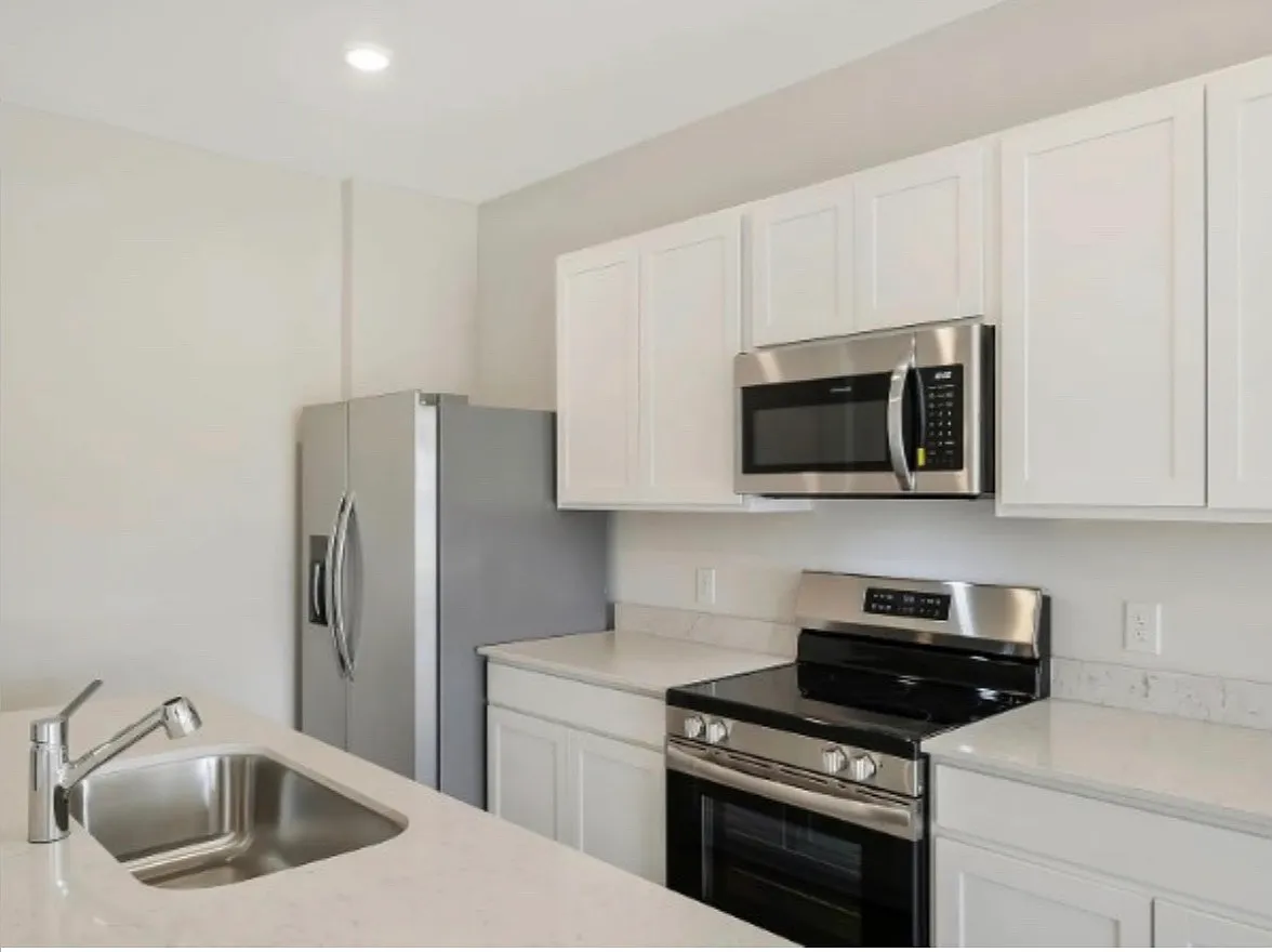 3 bed, 1729 sqft, $1,950 — Photo 1