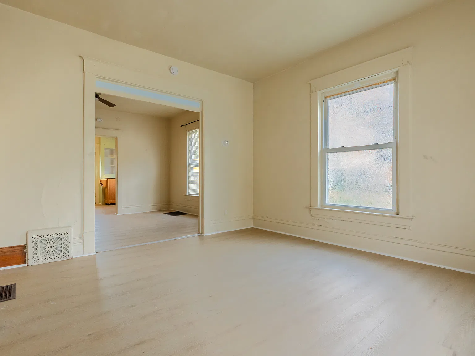 5 bed, 1.5 bath, 2880 sqft, $1,600 — Photo 3