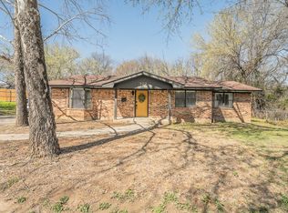 302 W Hale Ave, Decatur, TX 76234