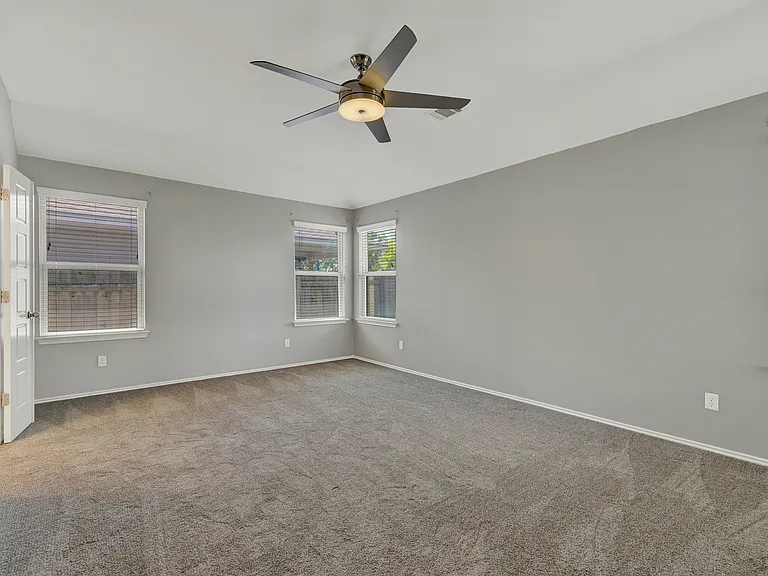 128 Sage Meadows Dr — Photo 16
