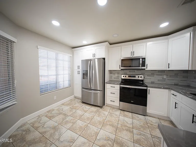 1118 S Surfside Dr — Photo 3
