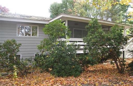 2nd image of 4 Bond Rd