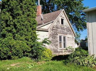 300 Maple Dr, Spring Grove, MN 55974