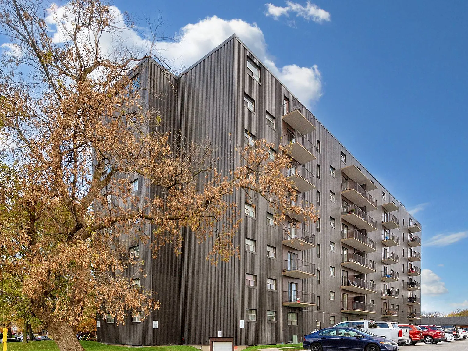 Regal Tower Apartments - Sarnia — Photo 2