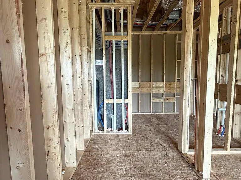 300 Lindenhurst Dr — Photo 19