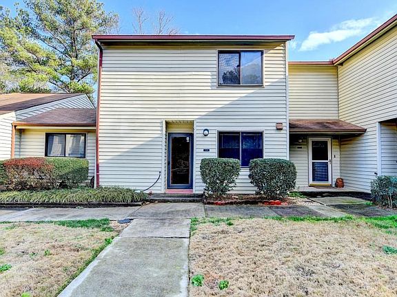 2nd image of 1076 Country Ct