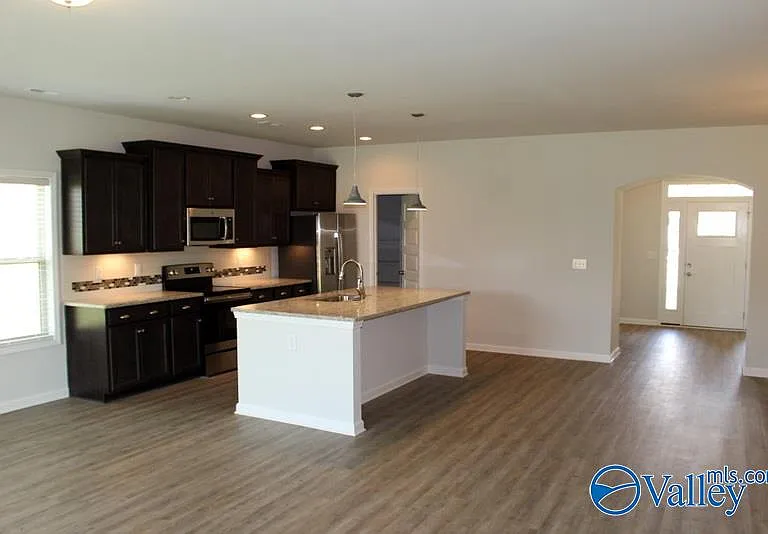 127 Saddle St — Photo 13