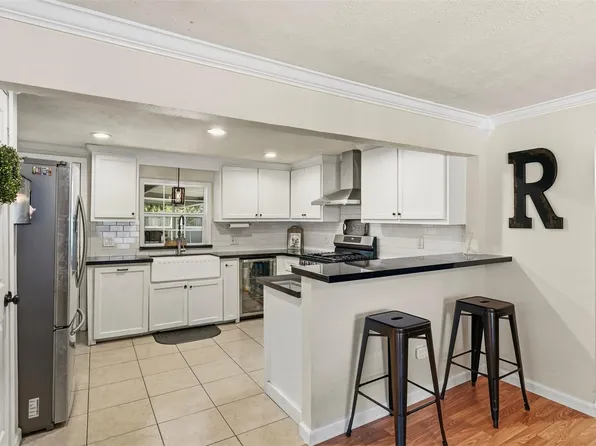 1001 Joseph St, Pasadena, TX 77506