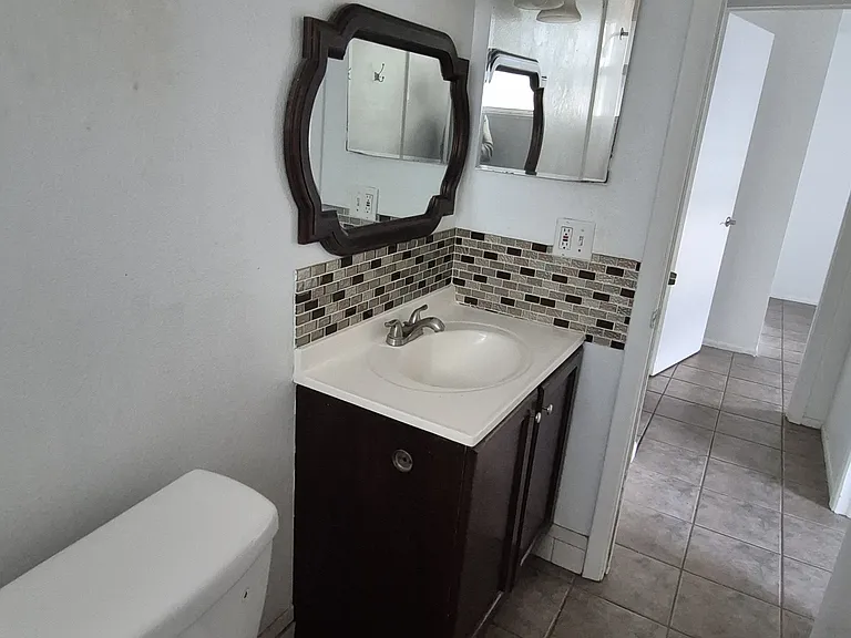 2884 Oaklawn Ave #B — Photo 12