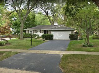 218 W Witchwood Ln, Lake Bluff, IL 60044