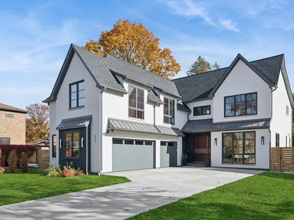 377 S Prairie Ave, Elmhurst, IL 60126