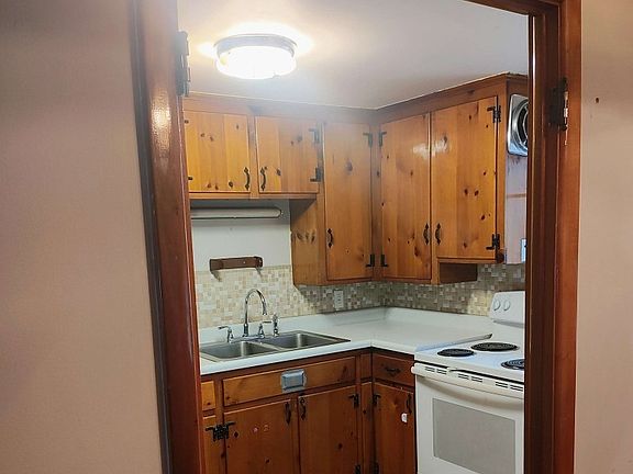 2nd image of 217 9th St NE