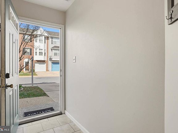 3rd image of 1318 Hampshire Dr #D