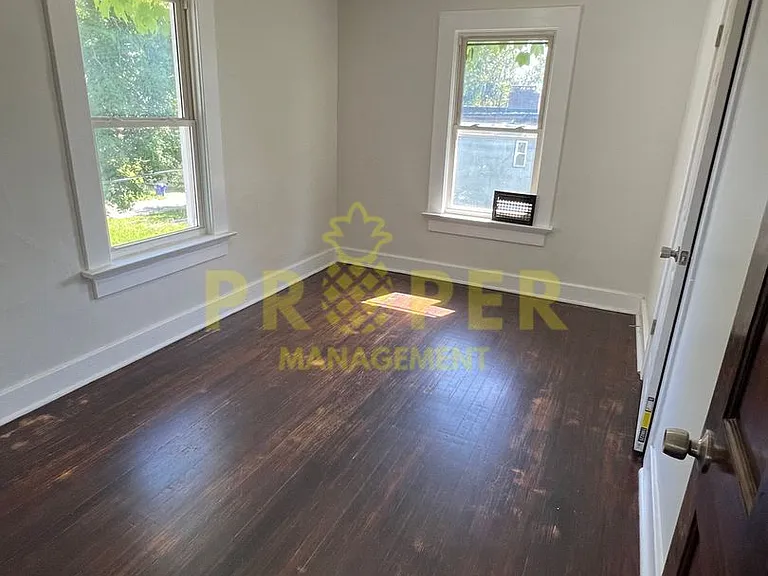 39 E Maplewood Ave — Photo 9
