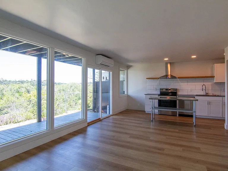 1055 Gilbert St — Photo 11