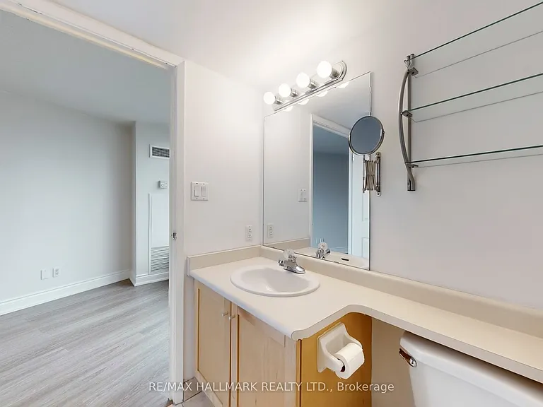 650 Queens Quay W #1121 — Photo 18