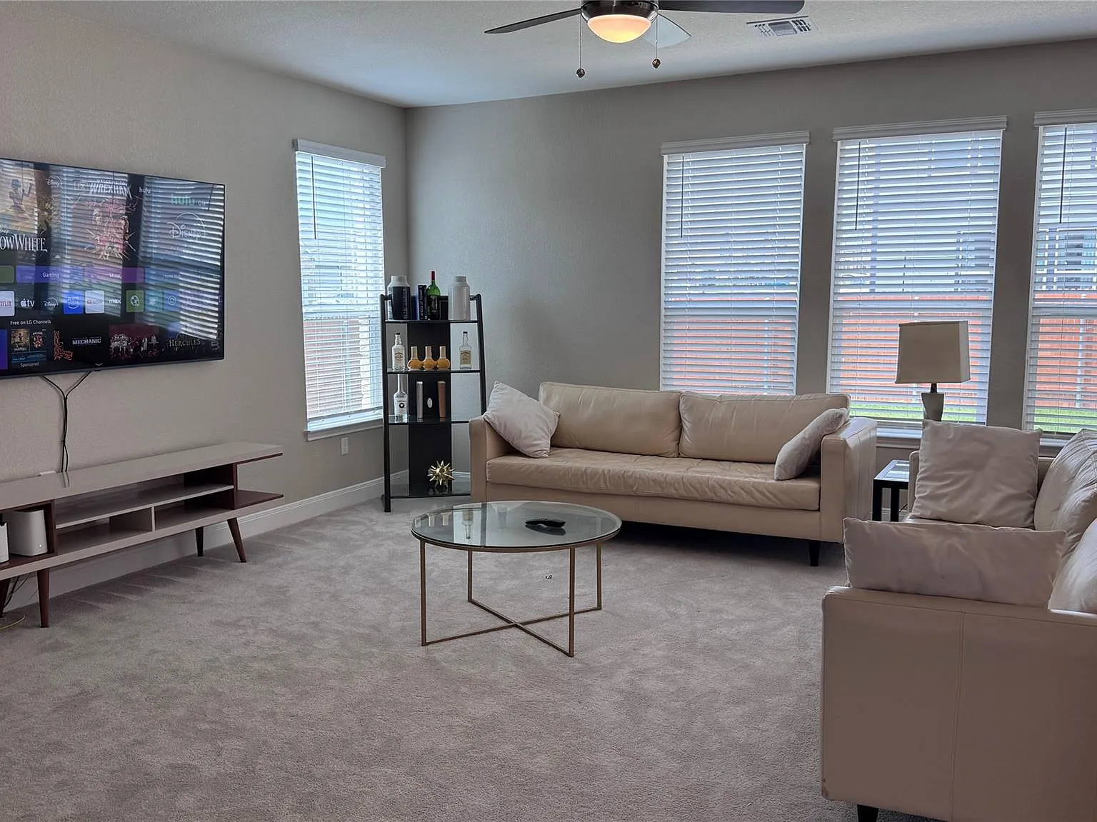 5 bed, 3.5 bath, 2945 sqft, $2,999 — Photo 3
