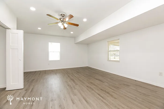 8726 Monroe Ave — Photo 4