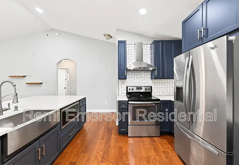116 W 5th St — Photo 10