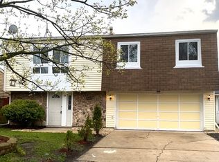 42 Village Ct, Elgin, IL 60120