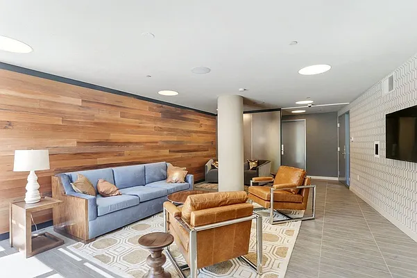 Rented by Red Apple Group | media 59