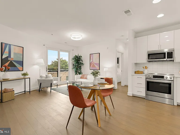 1500 Pennsylvania Ave SE #305 — Photo 3
