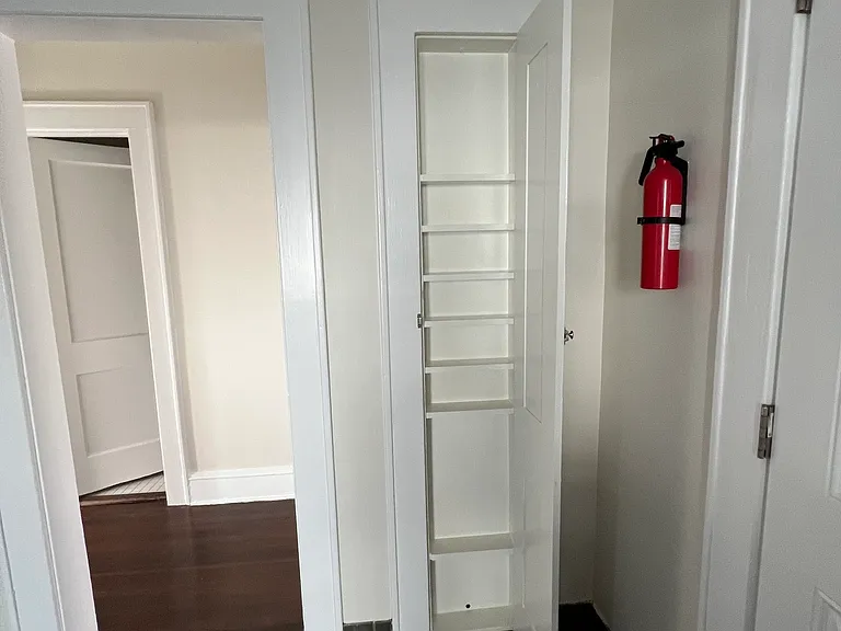 220 King St — Photo 9
