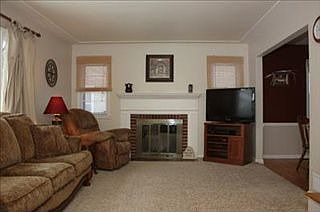 2nd image of 937 Everglade Dr SE