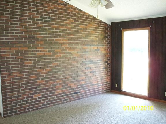 vaulted ceiling in living