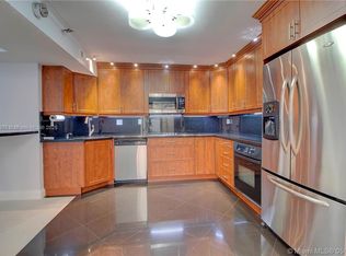 323 Ives Dairy Rd APT 10, Miami, FL 33179