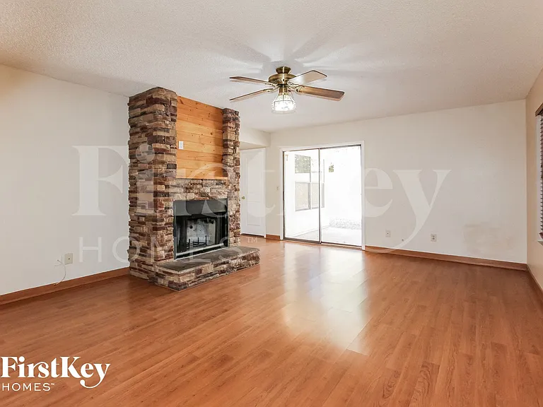 6410 W Townley Ave — Photo 2