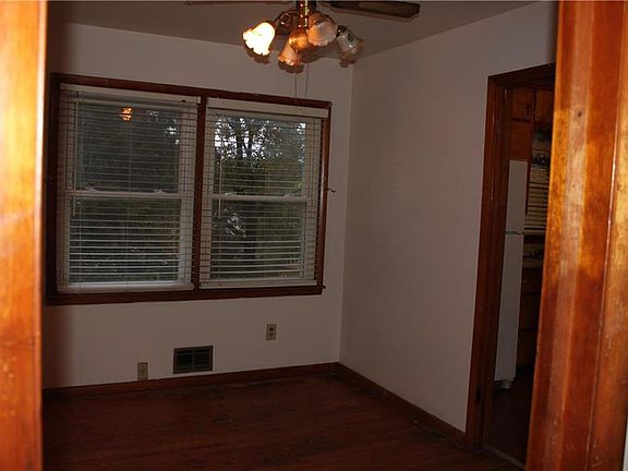4th image of 4844 Wood Ave