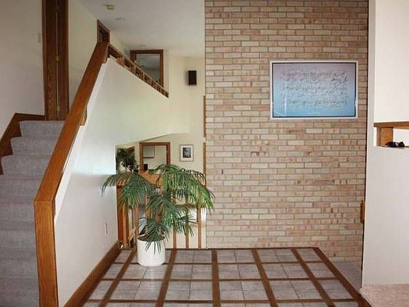 ENTRY/FOYER