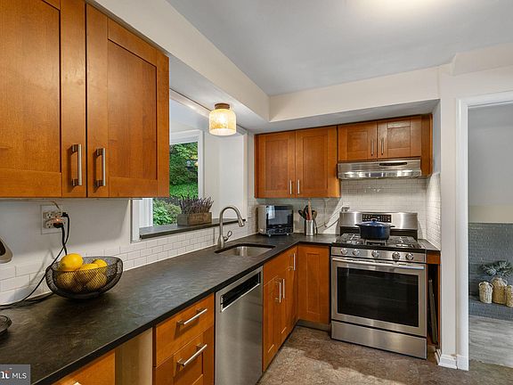 5th image of 6224 Beachway Dr