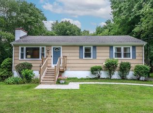 3 Dogwood Ter, Newtown, CT 06470
