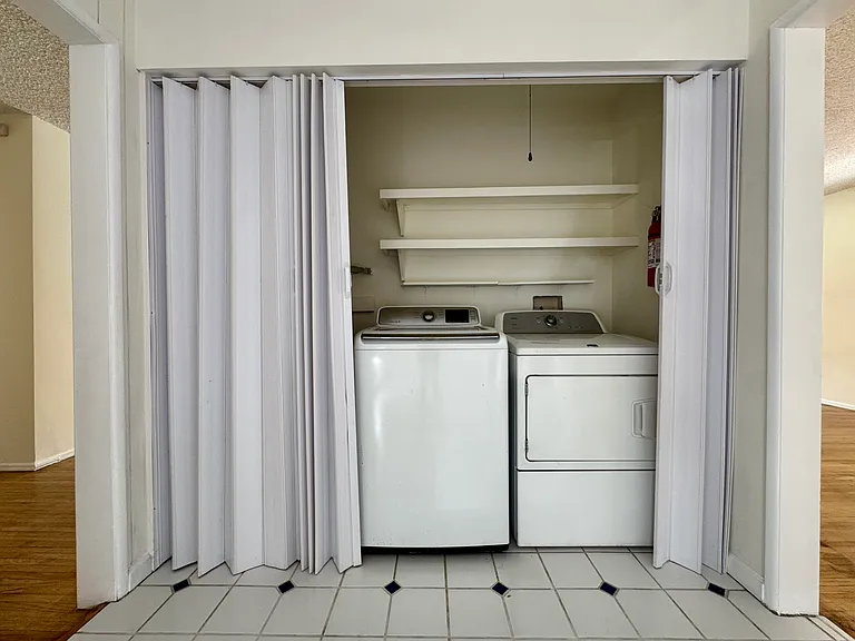 7928 Owensmouth Ave — Photo 10