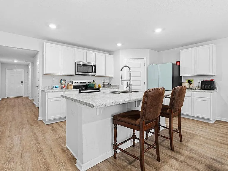 417 Scarborough St — Photo 18
