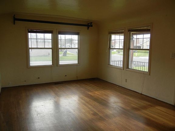 3rd image of 1876 S Tuxedo Ave #W