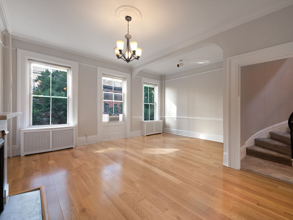 1st image of 154 W 13th St #2