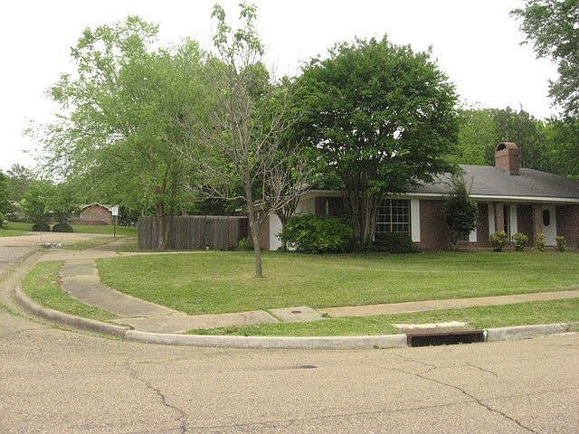 2nd image of 1601 Edgewood Pl