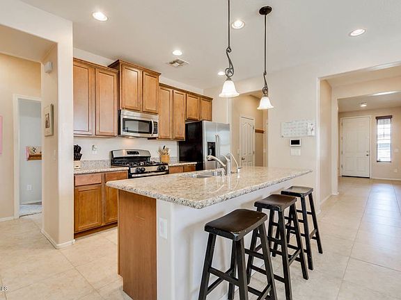 3rd image of 2221 E Everglade Ln