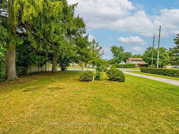 3rd image of 865 Parkhill Rd W