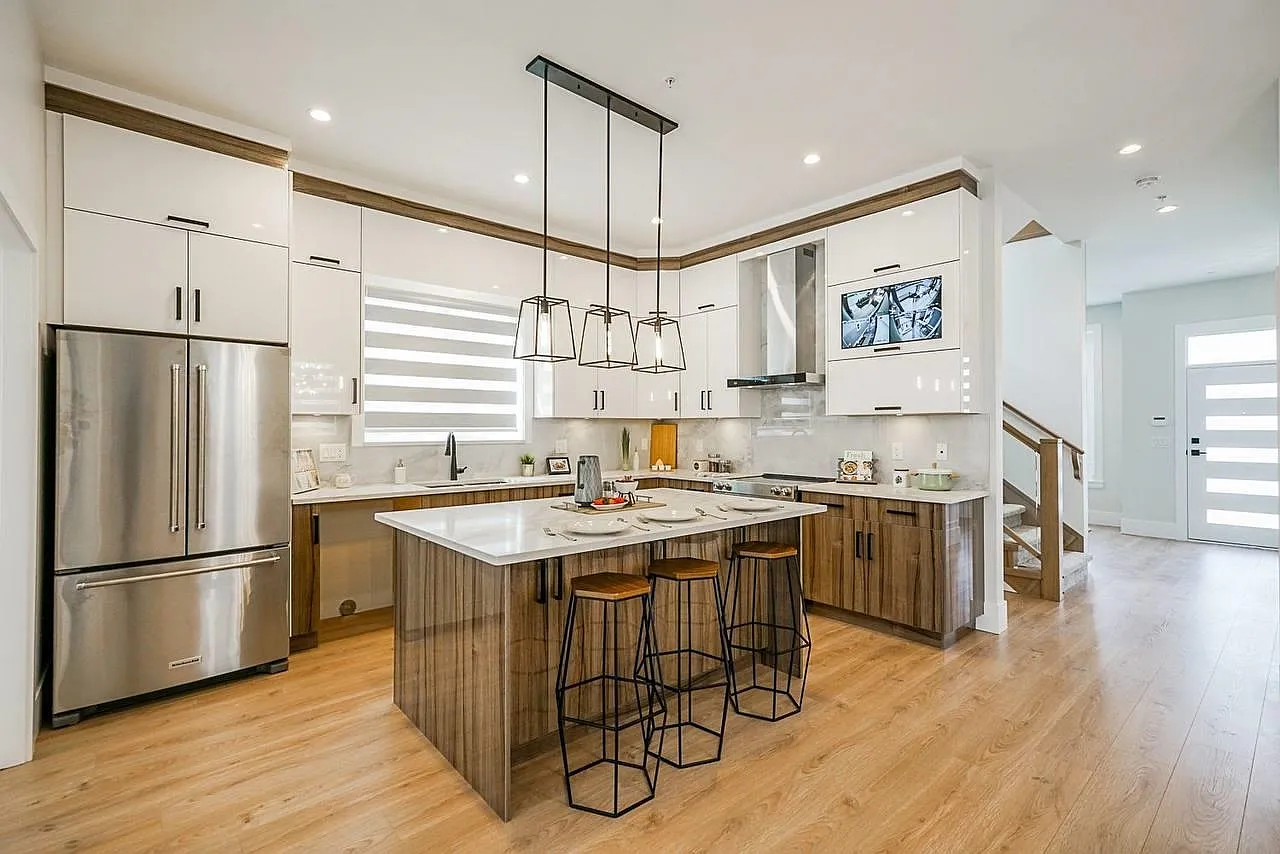 4 bed, 2550 sqft, $4,000 — Photo 3