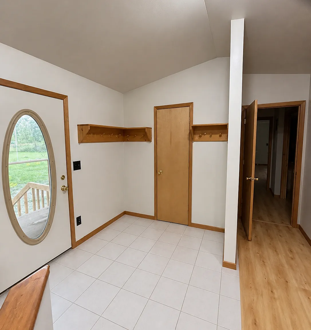 3 bed, 2.5 bath, 3600 sqft, $2,600 — Photo 2