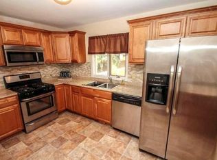 2452 Mamie Ave E, Maplewood, MN 55119